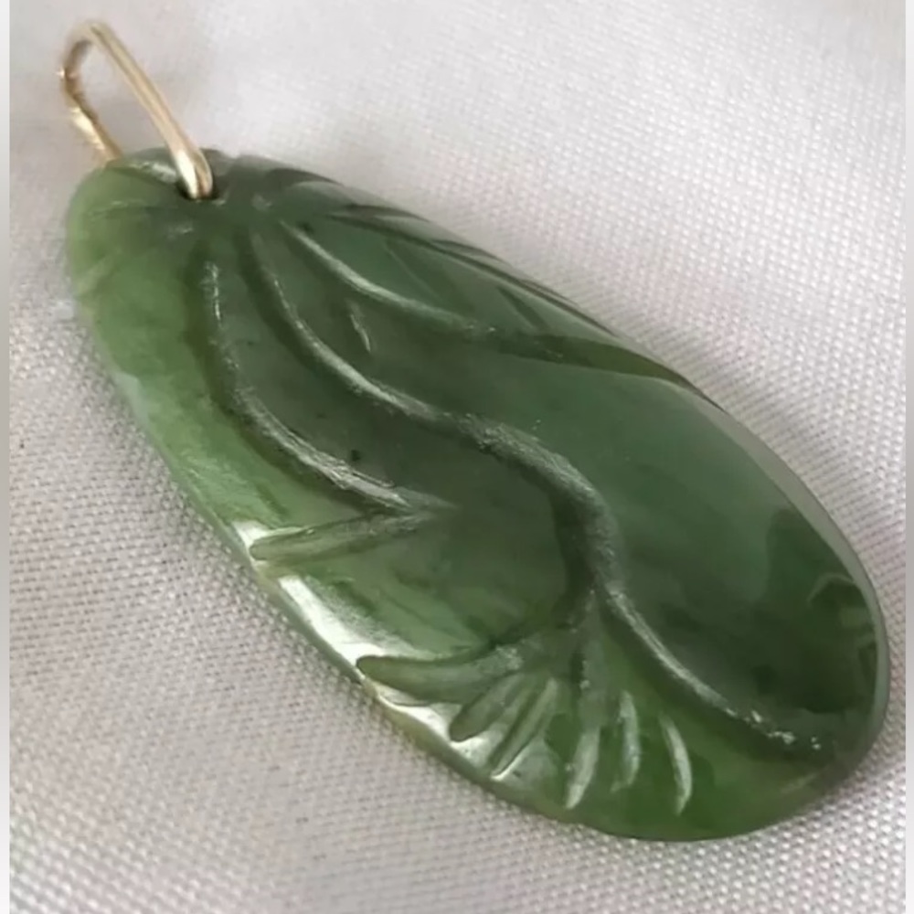 OFFERS WELCOMED - Beautiful 14k Jadeite/Nephrite Jade Pendant 7.2g